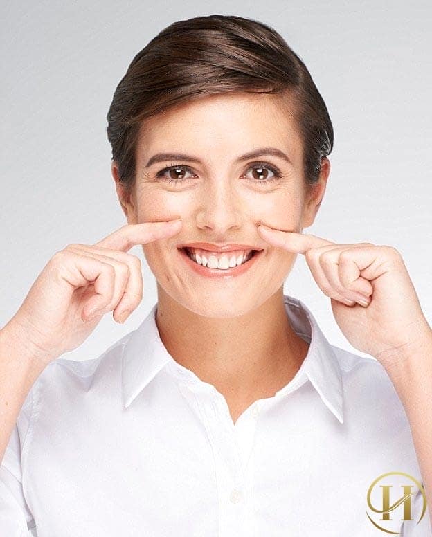 Thực hiện động tác này thường xuyên sẽ giúp cơ má trở nên săn chắc hơn
