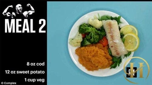  2 lạng cá hấp, 3 lạng rưỡi khoai lang, 1 chén rau củ quả luộc