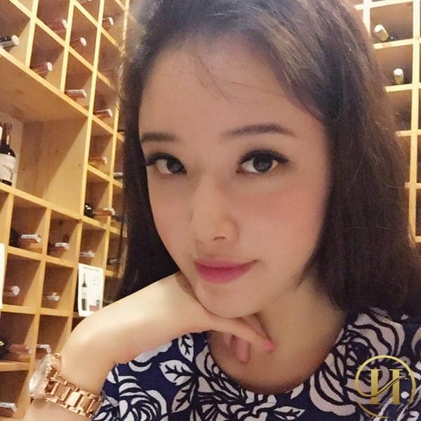 Cô gái 9x sở hữu khuôn V-line mặt xinh xắn và chiếc mũi cao thanh tú