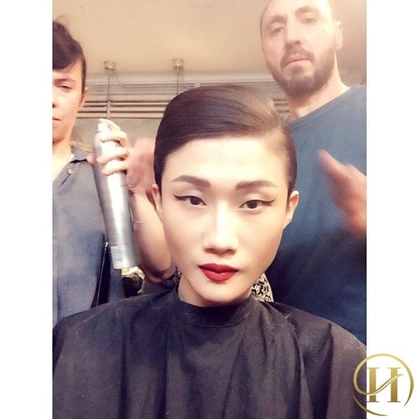 Người đẹp có đôi mắt bé và một mí đặc trưng. Chính điều này đã tạo nên ưu điểm giúp Kha Mỹ Vân ngày càng có những bước tiến xa trong làng mẫu thế giới.