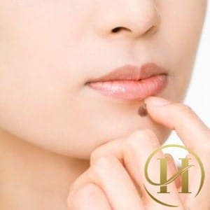 Cuộc đời của họ trôi dạt vô định, dù có tiền cũng không hợp mua bất động sản. Nếu là nốt ruồi tốt, cuộc sống sẽ trôi qua dễ chịu, thoải mái. Nếu nốt ruồi nằm ở vị trí trung tâm, họ dễ nghiện rượu, ý chí không kiên định, sự nghiệp khó thành công.