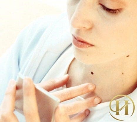xem bói ý nghĩa nốt ruồi ở cổ - Vị trí nốt ruồi trên cổ này thường không mang lại may mắn cho chủ nhân
