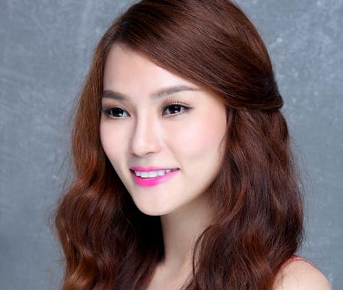Vẻ đẹp của ca sĩ Thu Thủy khiến khán giả ngỡ ngàng
