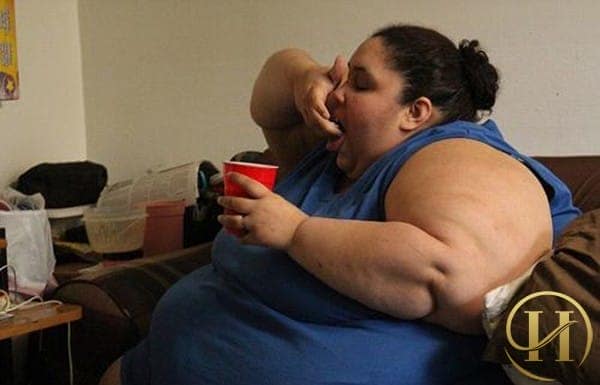 Cô gái Mỹ có cân nặng lên tới 300kg khi mới 24 tuổi