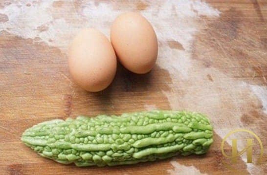 Mặt nạ từ mướp đắng và trứng gà sẽ giúp bạn có làn da trắng hồng tự nhiên