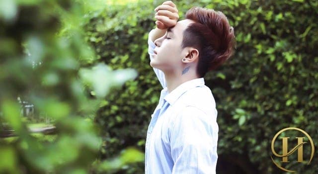 Trong những lần thẩm mỹ, Sơn Hy cho biết phần mũi phải làm đi làm lại 6 lần. Đau đớn, xấu hổ vì phải sở hữu chiếc mũi dị dạng, đã có thời gian cậu hoàn toàn bị sụp đổ. Khi bị bạn bè trêu chọc về chuyện phẫu thuật thẩm mỹ  “Tôi thậm chí còn có thể chết trên giường mổ hơn là sống trong một bộ dạng xấu xí”.
