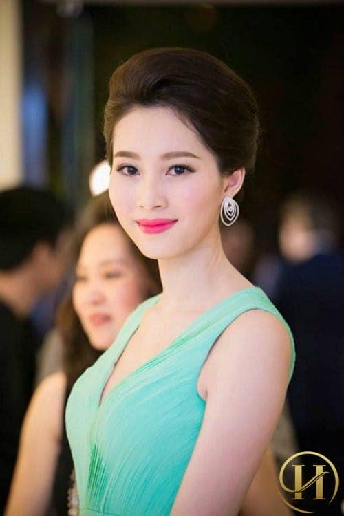 Đôi mắt bồ câu đẹp của hoa hậu
