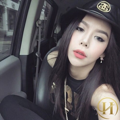Phẫu thuật thẩm mỹ giúp vẻ đẹp của cô ca sĩ hoàn thiện hơn.