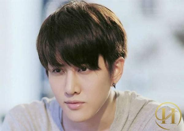 Độn cằm cho nam giới đẹp tự nhiên 