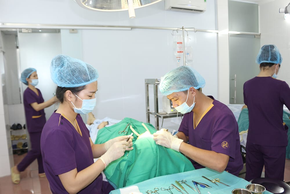  Bước 4: Tiến hành tiểu phẫu cắt mí Mini Deep 