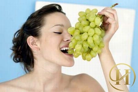 Se khít lỗ chân lông bằng quả nho