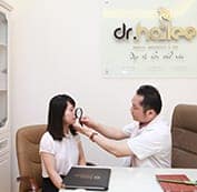  Tư vấn cho khách hàng về dịch vụ. 