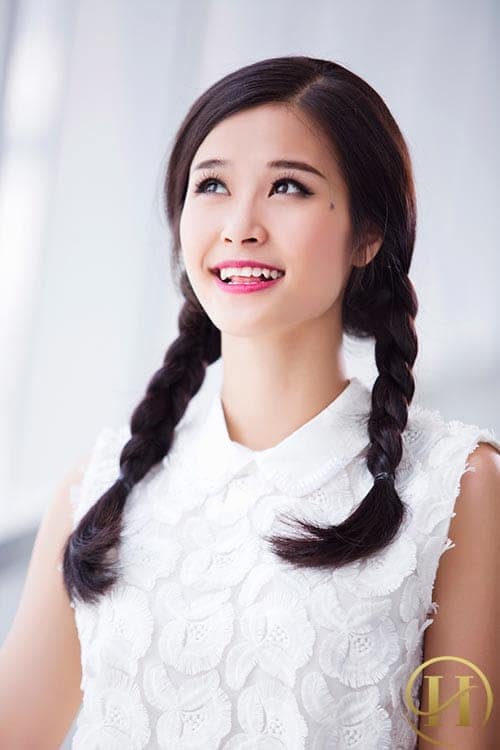 Đông Nhi sở hữu nốt ruồi duyên ngay ở gần Thái Dương