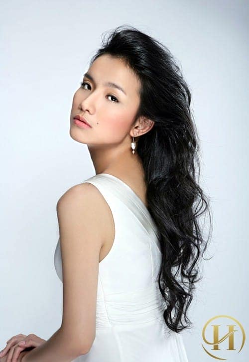 Hoa hậu Thùy Lâm - mỹ nữ Việt sở hữu nốt ruồi duyên ngầm