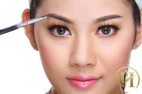 Xem tướng lông mày - Phụ nữ sở hữu cặp lông mày có góc - cuộc sống hôn nhân tương đối hạnh phúc thuận hòa