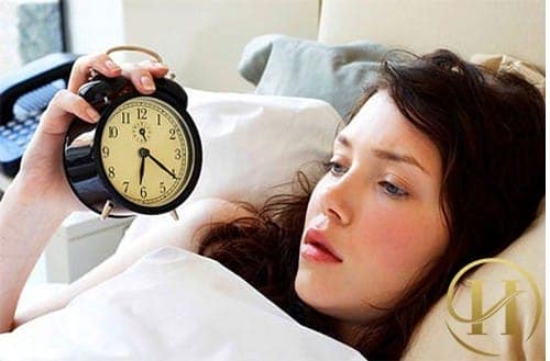 Mất ngủ là nguyên nhân dẫn đến chân mày bị chảy xệ