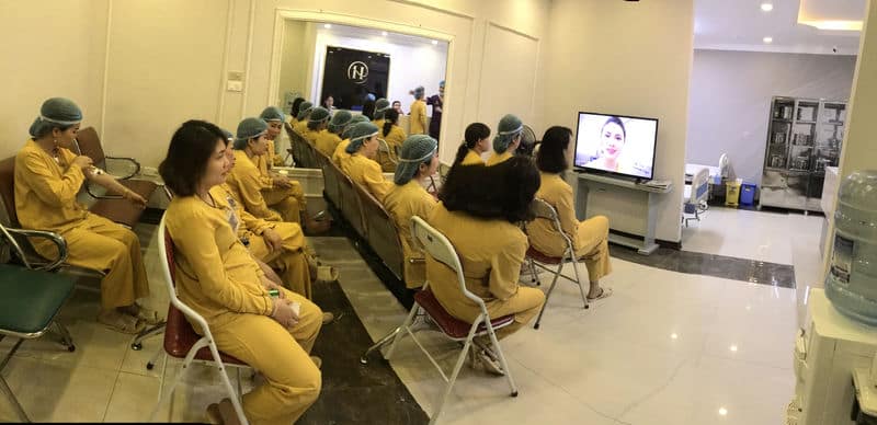 CHỊ EM "ĐỔ XÔ" ĐI LÀM ĐẸP NHÂN DỊP ĐẠI LỄ 30/4-1/5