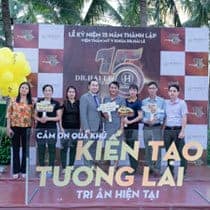 Tienphong.vn - 15 nhà tình thương được Dr.Hải Lê cùng Diva Mỹ Linh trao tận tay các hộ dân có hoàn cảnh khó khăn