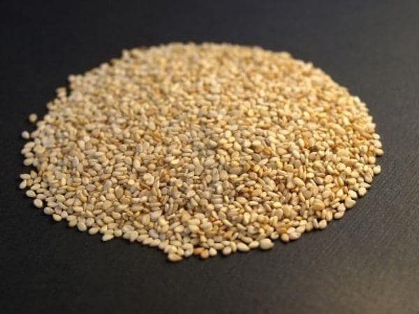 Trị da khô đơn giản bằng hạt vừng