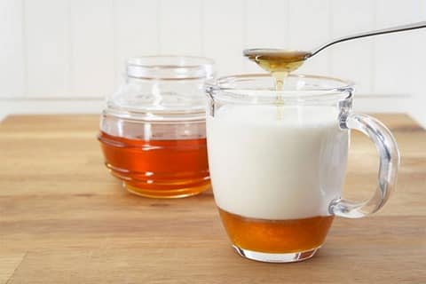 Điều trị da khô tại nhà đơn giản với mật ong