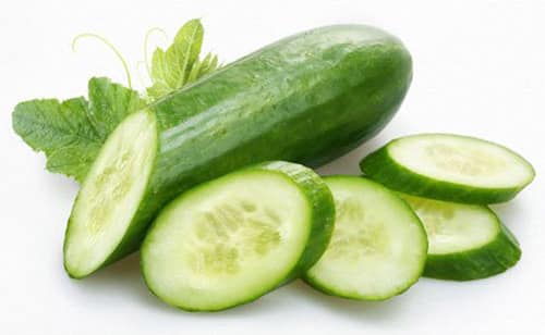 Trị da khô và môi khô nứt nẻ bằng dưa chuột