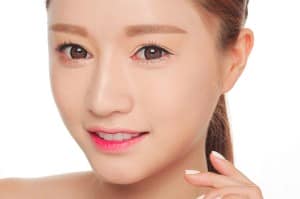 Trang điểm giúp bạn gái xinh đẹp và quyến rũ hơn