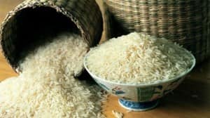 Gạo tẻ giúp làm mờ vết nám và sáng da hiệu quả