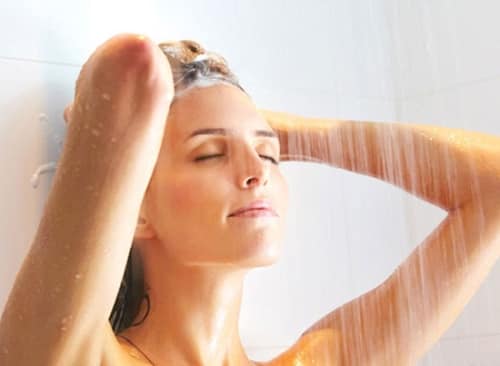 Không nên tắm nước quá nóng 