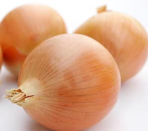Mẹo tẩy mờ nốt ruồi bằng tỏi và hành tây 2a