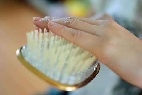 Lựa chọn bàn chải để trị da khô vùng khuỷu tay