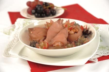 Cách trị da khô bằng món chân giò om chuối
