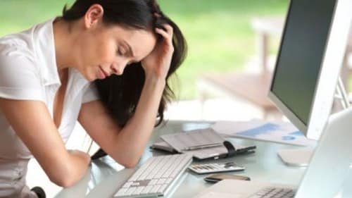 Da khô ráp khiến bạn khó chịu và thiếu tự tin