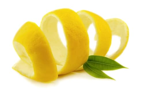 Vỏ bưởi còn giúp bạn tẩy da chết dễ dàng