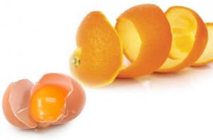 Vỏ cam và lòng đỏ trứng gà giúp da trắng hồng