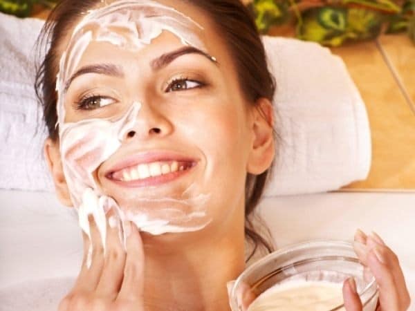 Trị da khô bằng mặt nạ đậu nành và sữa chua