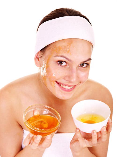 Trị mụn bằng mật ong và trứng gà