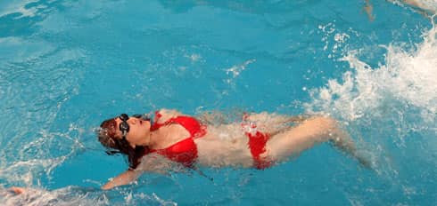 Cách giảm béo mông và đùi cực hiệu quả với môn bơi lội
